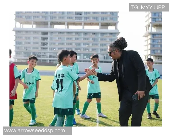 足球明星与中国的友谊之路：哪些球员积极推动中外文化交流